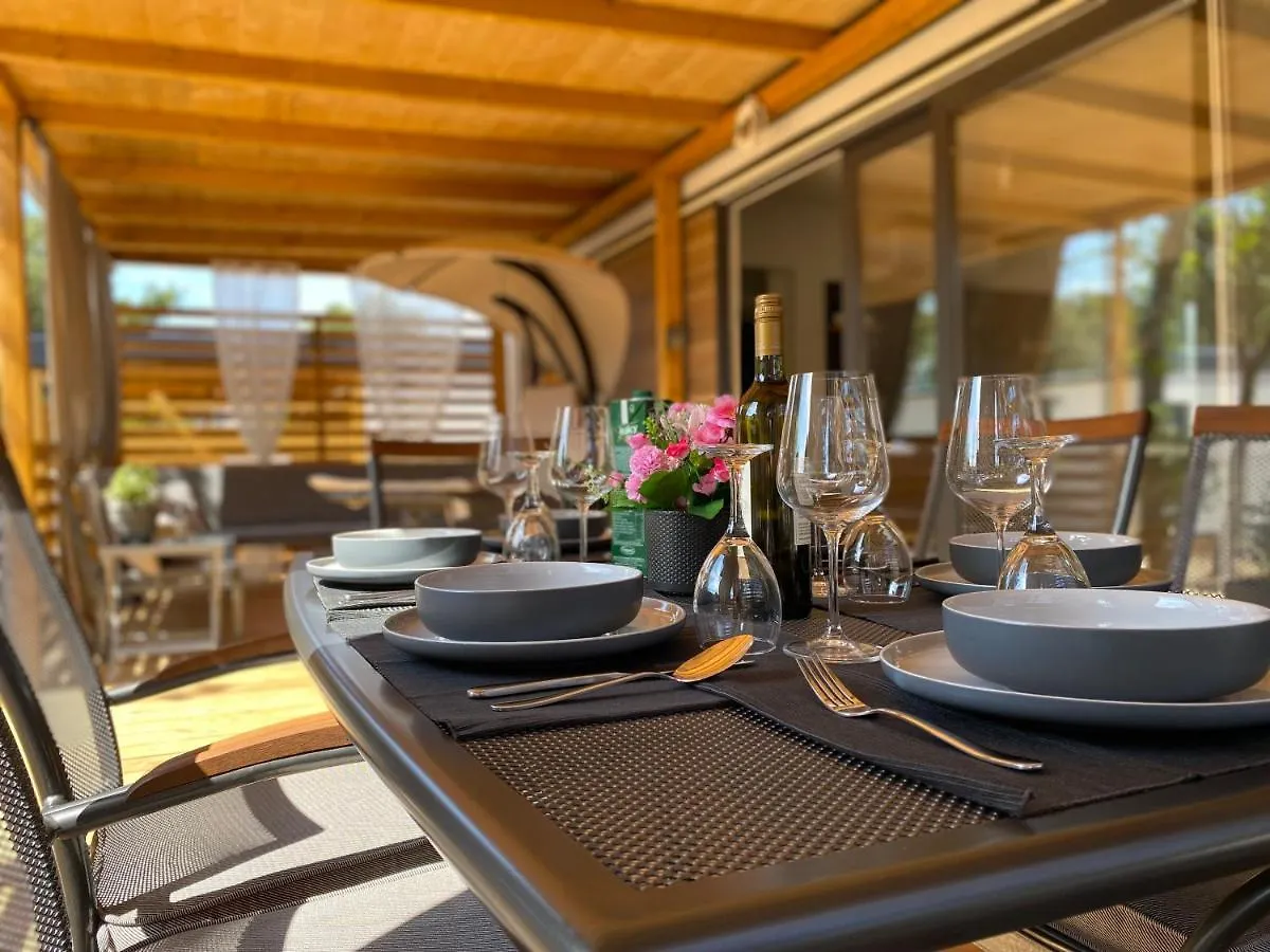 Mobile Home Saky, Biograd Na Moru