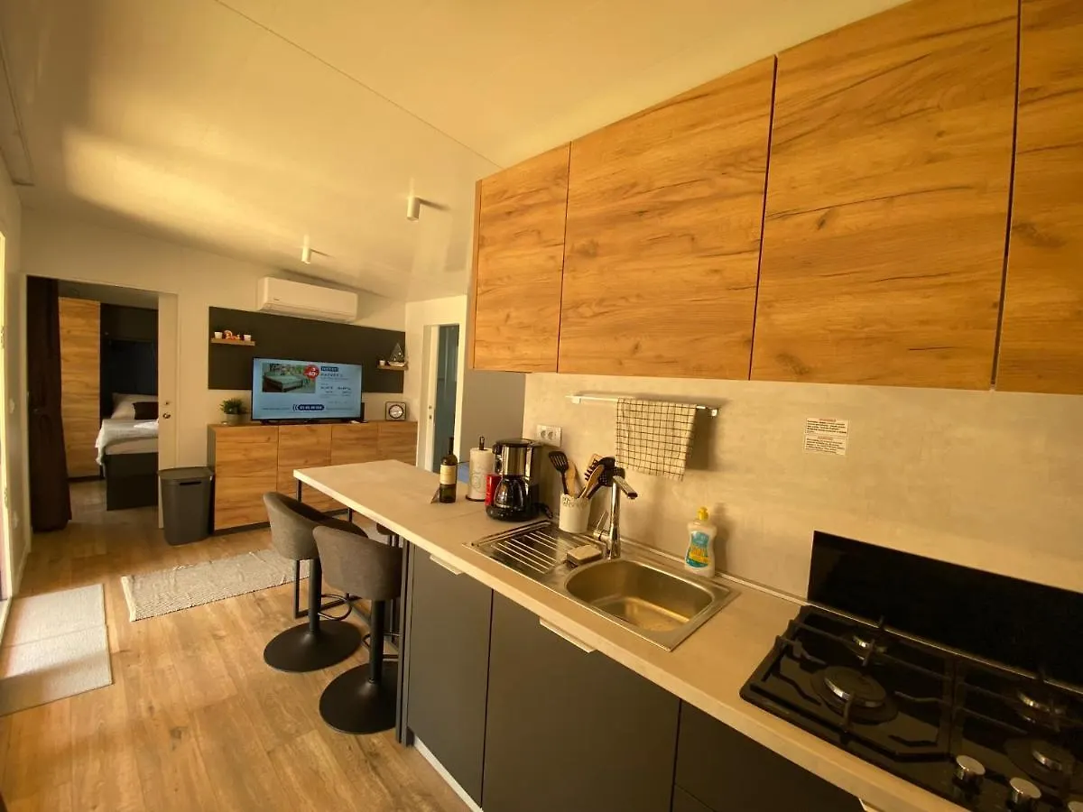Mobile Home Saky, Biograd Na Moru