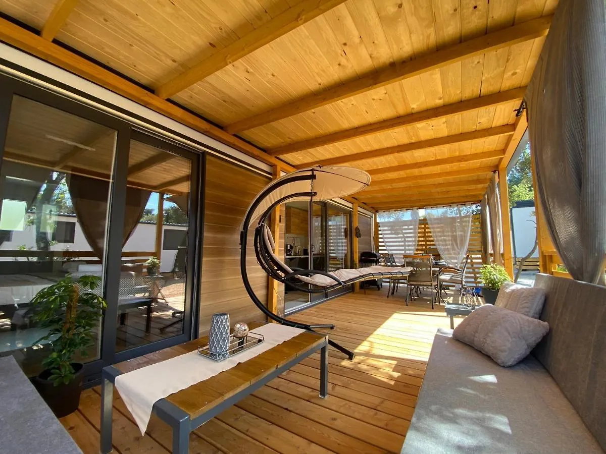 Mobile Home Saky, Biograd Na Moru